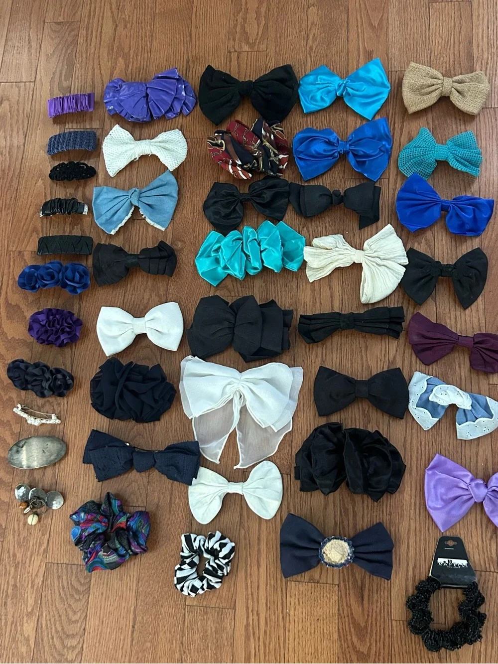 VTG 80s 90s Hair Bows Barrettes Scrunchies Lot of 43 Items Multicolor Textures